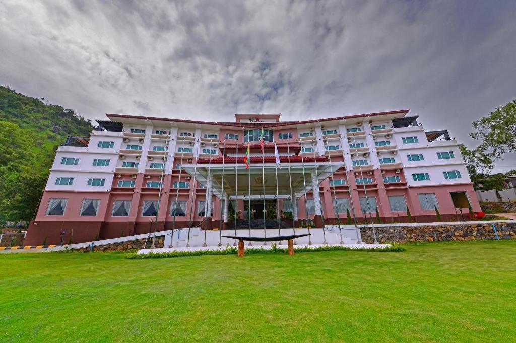 Royal Taunggyi Hotel Bagian luar foto