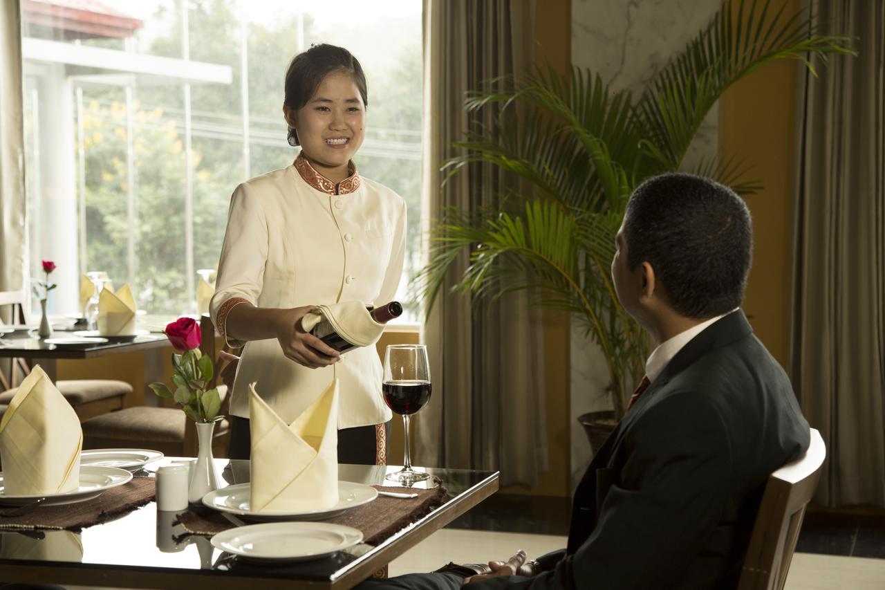 Royal Taunggyi Hotel Bagian luar foto