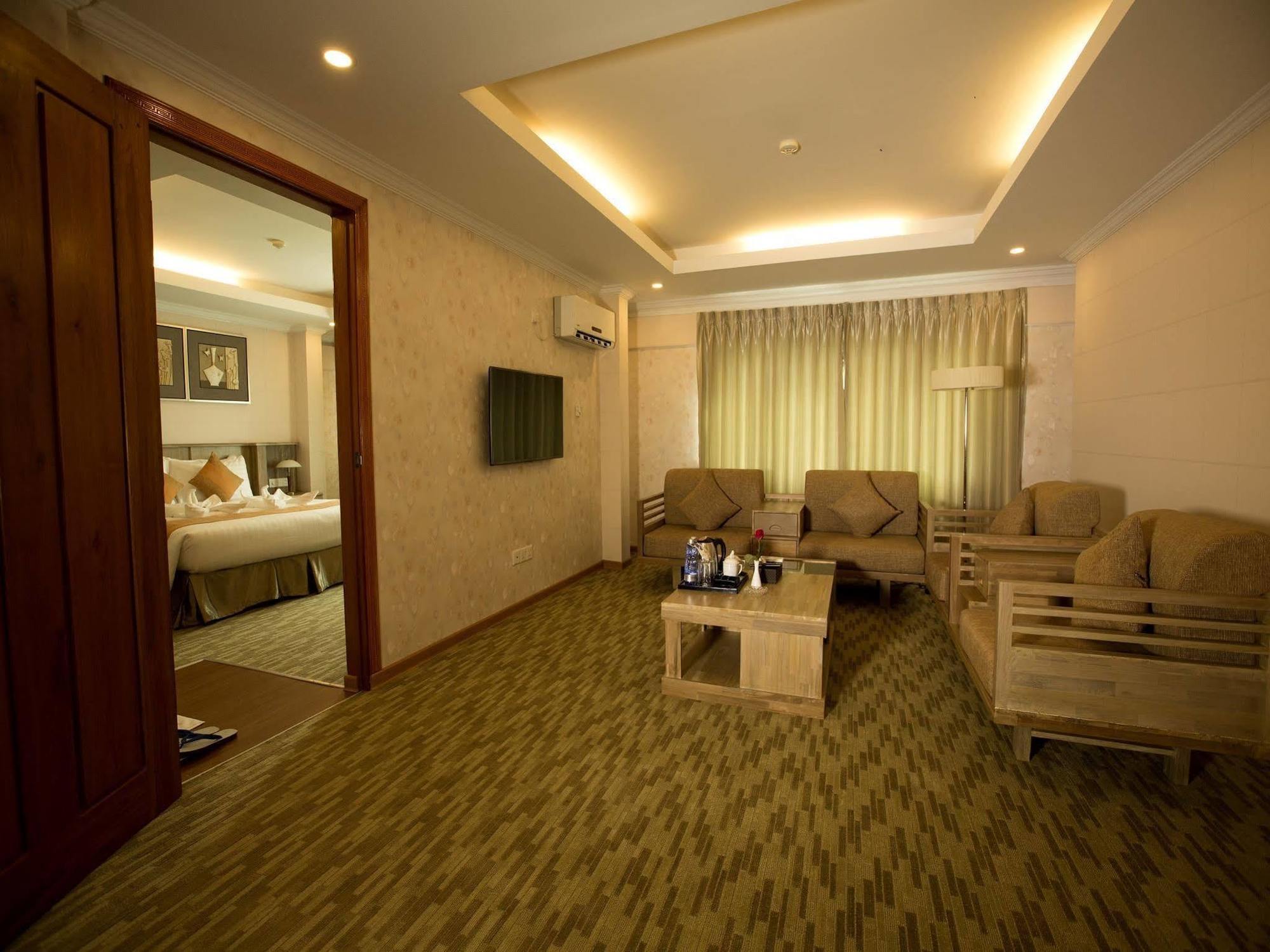 Royal Taunggyi Hotel Bagian luar foto
