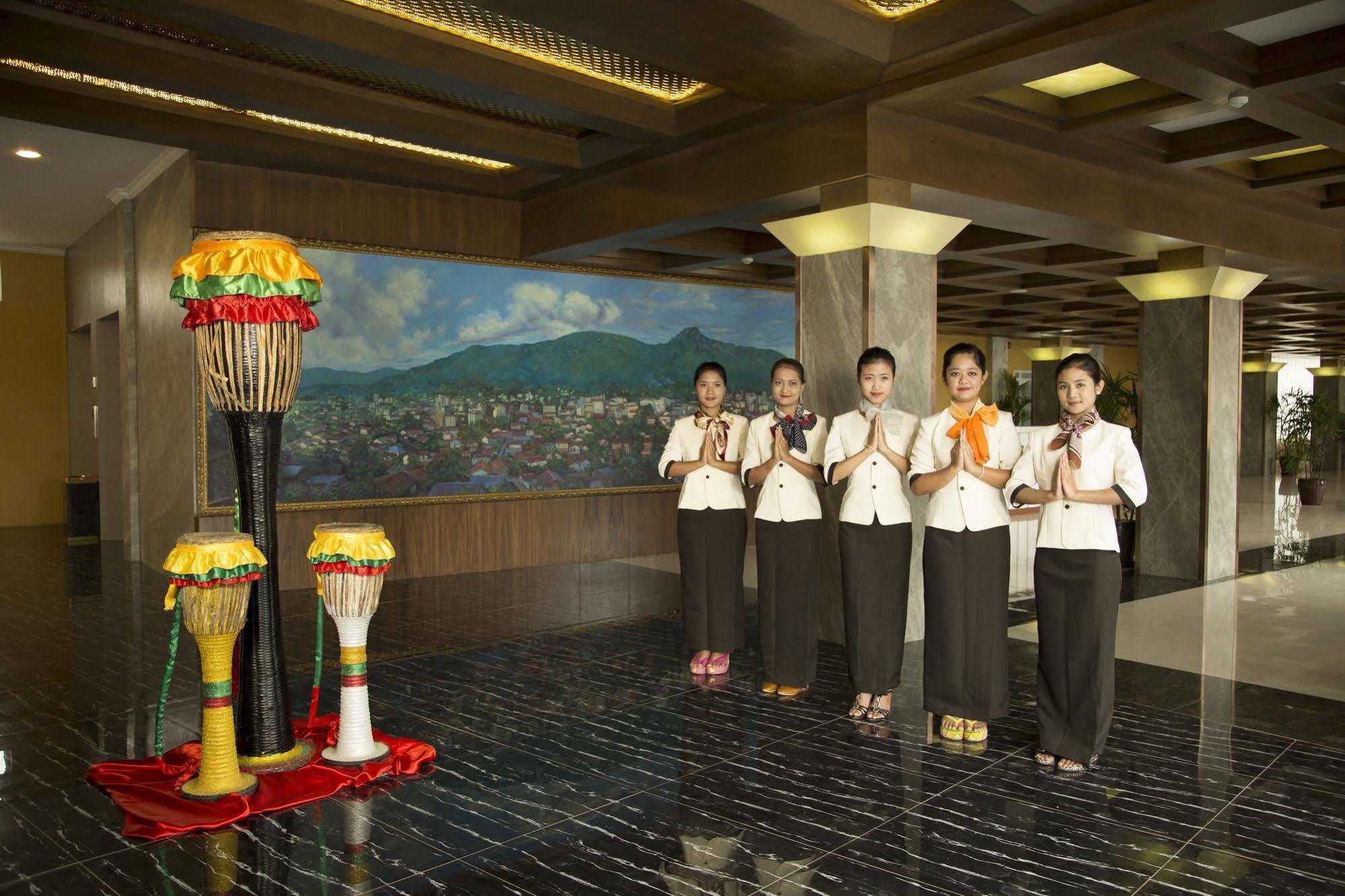 Royal Taunggyi Hotel Bagian luar foto