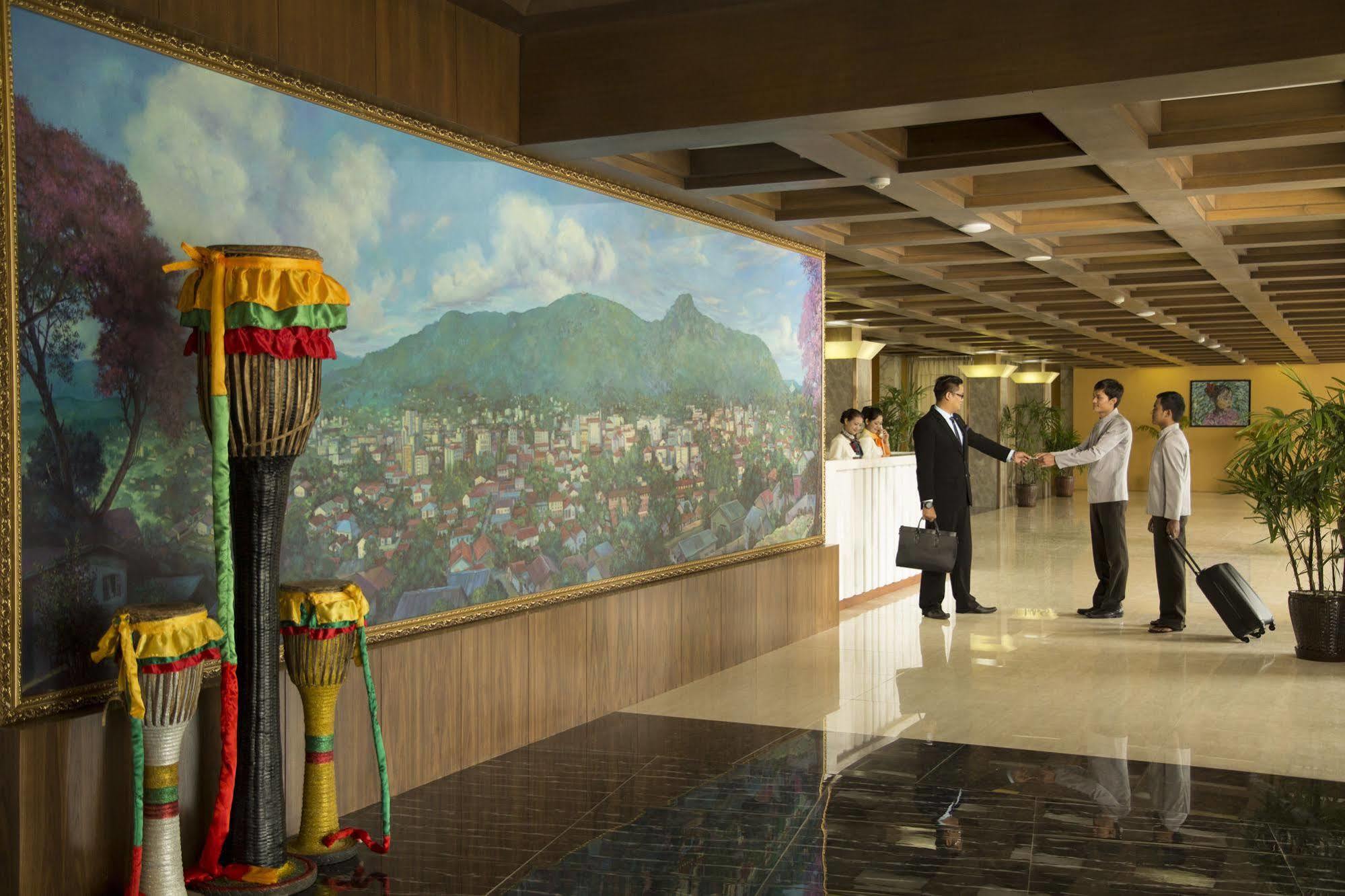 Royal Taunggyi Hotel Bagian luar foto